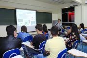 Estudantes participam de evento sobre profisses